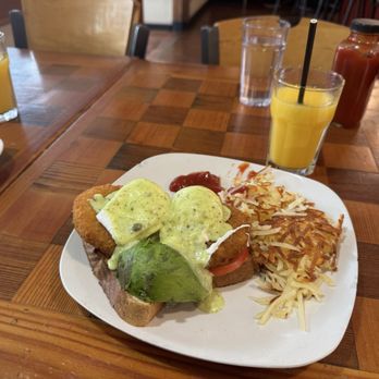 Cafe Sarafornia - Crab Cake Benedict - American Near Me - Calistoga, California Cafe Sarafornia - Crab Cake Benedict - American Near Me - Calistoga, California