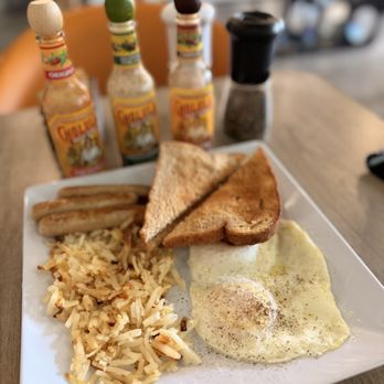 Maggies Lounge - Wakey-Wakey Eggs & Bakey - New American Near Me - Apache Junction, Arizona