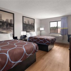 Super 8 by Wyndham Farmville - Guest room