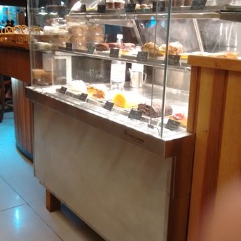 Bica da Rainha - Vitrine dos doces - Desserts Near Me - Rio de Janeiro, RJ