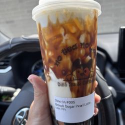 Dinh Tea Oak Park - Brown sugar pearl latte w/ cheese foam