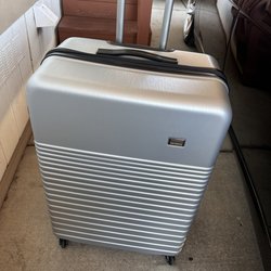 Samsonite Outlet - Got 2 of these and they were in sale for 180$