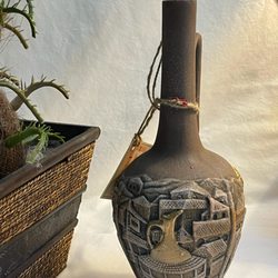Kiev Deli - Lemi, Kinzmarauli, Semi-sweet wine with controlled appellation of origin. The wine is made from Saperavi  grape variety  from Kakheti region