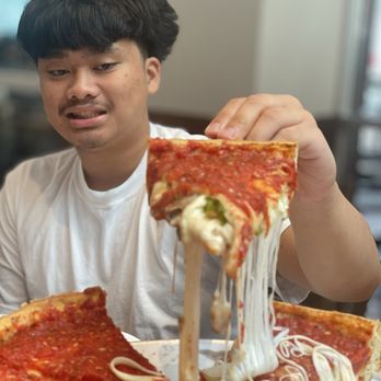 Giordano's - Pizza Near Me - Chicago, Illinois