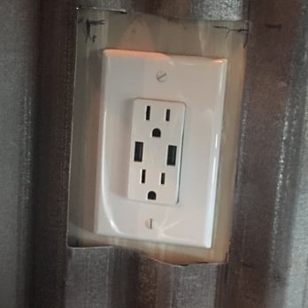 Ella Cafe - Under each table, modern outlets with USB slots - Coffee & Tea Near Me - Plantation, Florida