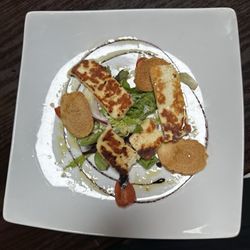 Myles Creek Bar - Grilled halloumi salad