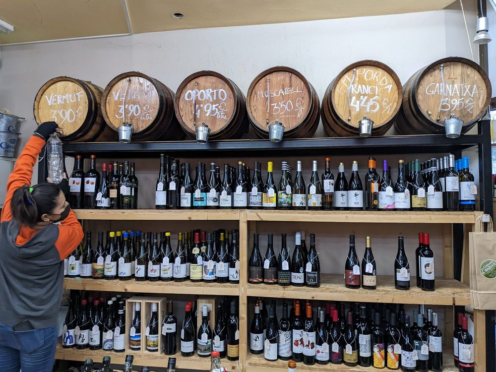 QUEVIURES L’ESTUCA Pujada de Sant Feliu 13, Girona, Spain