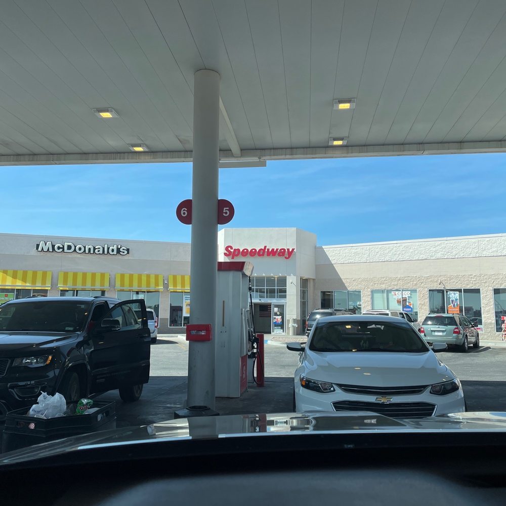 Speedway - a view of a gas station from inside a car - Gas Stations Near Me - El Paso, Texas Speedway - a view of a gas station from inside a car - Gas Stations Near Me - El Paso, Texas