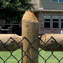 Midwest Fence and Gate - Fence tops were sloppy.