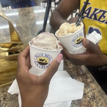 Blue Bell Creameries - Buttered Pecan (I believe) and blackberry cobbler - Ice Cream & Frozen Yogurt Near Me - Brenham, Texas