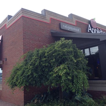 Applebee's Grill + Bar - Exterior - Sports Bars Near Me - Sandusky, Ohio