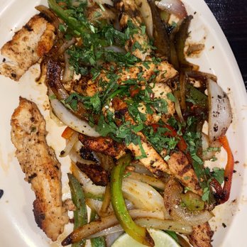 Pequeno Cantina - Chicken fajitas - Mexican Near Me - Detroit, Michigan