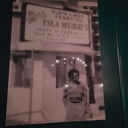 Park Manor 75 - Old photo on wall