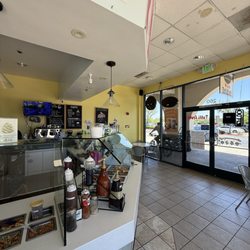 Tutti Frutti Frozen Yogurt - Inside
