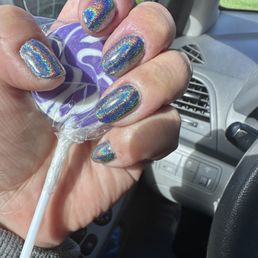 Holographic gel nail mani