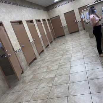 Buc-ee's - Clean bathroom - Gas Stations Near Me - Royse City, Texas Buc-ee's - Clean bathroom - Gas Stations Near Me - Royse City, Texas