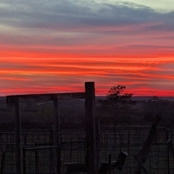 Broken Road Airbnb - Sunset views - Vacation Rentals Near Me - San Marcos, Texas