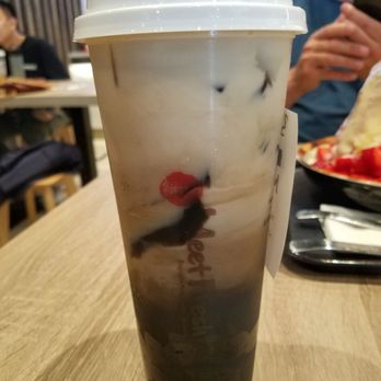 Meet Fresh - Grass jelly milk tea - Desserts Near Me - Montreal, Quebec