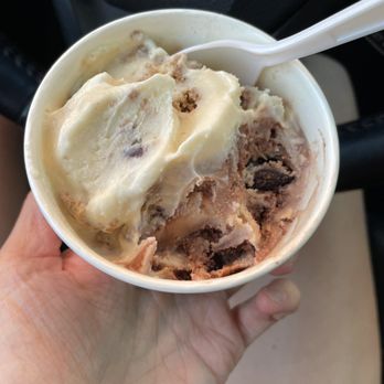 The Screamery Hand Crafted Ice Cream - Cowboy cookie and Mississippi Mudpie - Ice Cream & Frozen Yogurt Near Me - Tucson, Arizona