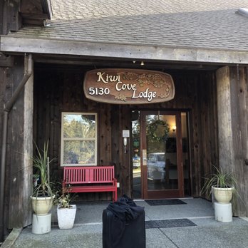 Kiwi Cove Lodge - The entrance - Hotels Near Me - Ladysmith, British Columbia