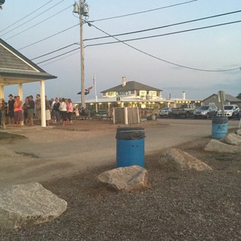Aunt Carrie's Ice Cream - Great location as well as great ice cream - Ice Cream & Frozen Yogurt Near Me - Narragansett, Rhode Island