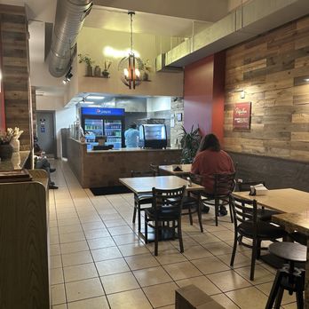 Drippin' Bites - inside - Fast Food Near Me - Chicago, Illinois