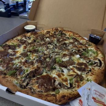 Alfred's Pizza - Philly Pizza Steak Pizza. Not on the menu, but was delicious. I will have them add the jalapeños before it is cooked next time - Pizza Near Me - Los Angeles, California