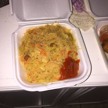 Two-Mada's Fast Food - Pancit. I added the siracha but it was really good! - Filipino Near Me - Porterville, California