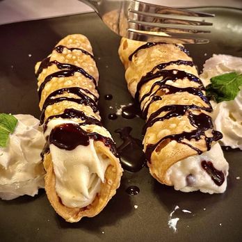 Cavoli's Pizza Shop - Cannoli's so fresh & delicious, they may make you cry - Pizza Near Me - Westlake, Ohio