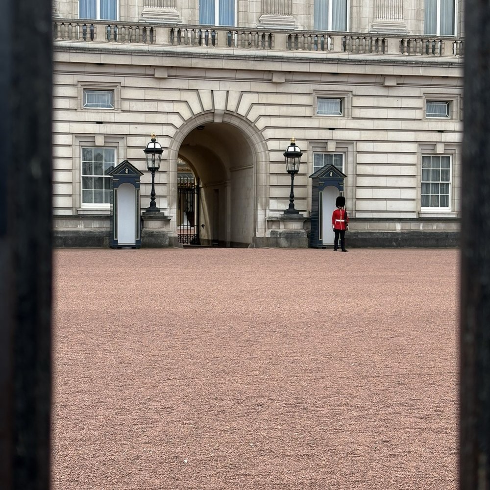 Buckingham Palace - Landmarks & Historical Buildings Near Me - London, XGL