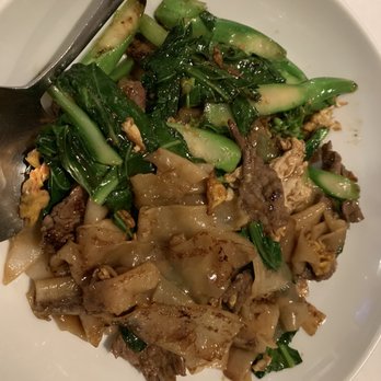 Bangkok Garden Thai Restaurant - Pad see eyew with beef - Thai Near Me - Hackensack, New Jersey