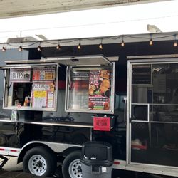 If you see the pastie ("pass-tee") cart open, STOP at the pastie cart!!