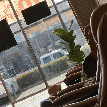 Queen Nails & Spa - Located Right in front of the furniture store "easy buy decor" . - Nail Salons Near Me - Paramount, California