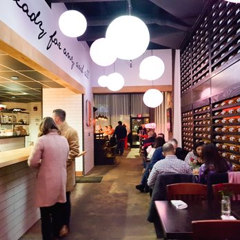 Table 33 - Interior - Breakfast & Brunch Near Me - Dayton, Ohio
