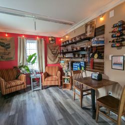 OKI Coffee House - The inside