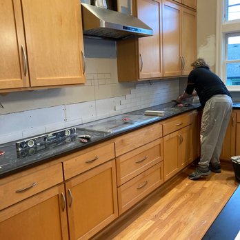 Decker Design Tile Installation - Backsplash tiling in process - Tiling Near Me Decker Design Tile Installation - Backsplash tiling in process - Tiling Near Me