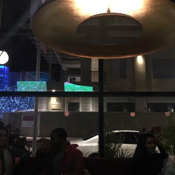 Earls Kitchen + Bar - Cocktail Bars Near Me - Plano, Texas