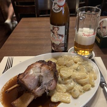 Zeughauskeller - Pork shank and potato salad - Swiss Food Near Me - Zürich, ZH Zeughauskeller - Pork shank and potato salad - Swiss Food Near Me - Zürich, ZH