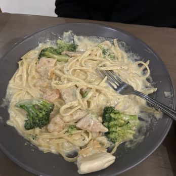Sorellina's - Chicken fettuccine Alfredo - Italian Near Me - Rochester, Minnesota