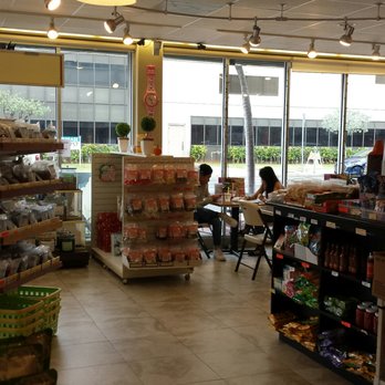 Lin's Hawaiian Snacks - Inside da store.........they also have a few tables to sit & eat too! - Bubble Tea Near Me - Honolulu, Hawaii