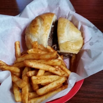 Kelli's - The crench dip is to die for on a homage bun taboot' - Sports Bars Near Me - Salem, Oregon