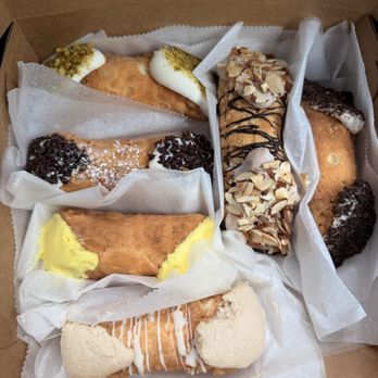 Mike's Pastry - Bakeries Near Me - Boston, Massachusetts
