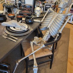 Williams-Sonoma - Hanging around on a Fri- yay