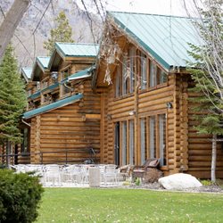Alaskan Inn Cafe - Outdoor seating