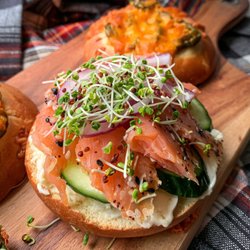 Nice jalapeño cheddar bagel (fresh baked from Oven), also found nice sprouts at Safeway