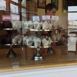 Scratch Cupcakery - Glass wall to let you pick your cupcake