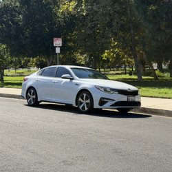 Carz Rentalz - Kis Optima S