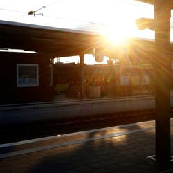 Bahnhof Rheine - Sonnenuntergangsstimmung über Bahnsteig 4