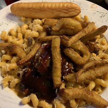 Muddy Cow - Mac&cheese with bbq - Sports Bars Near Me - Coon Rapids, Minnesota