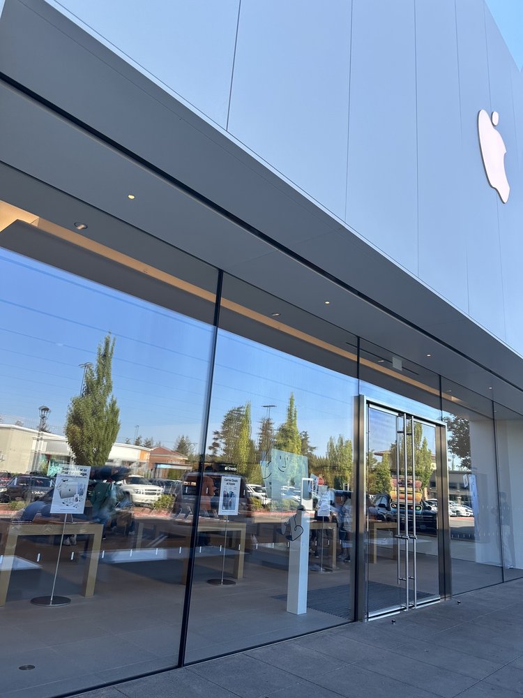 APPLE STORE Updated August 2024 7273 SW Bridgeport Rd, Tigard